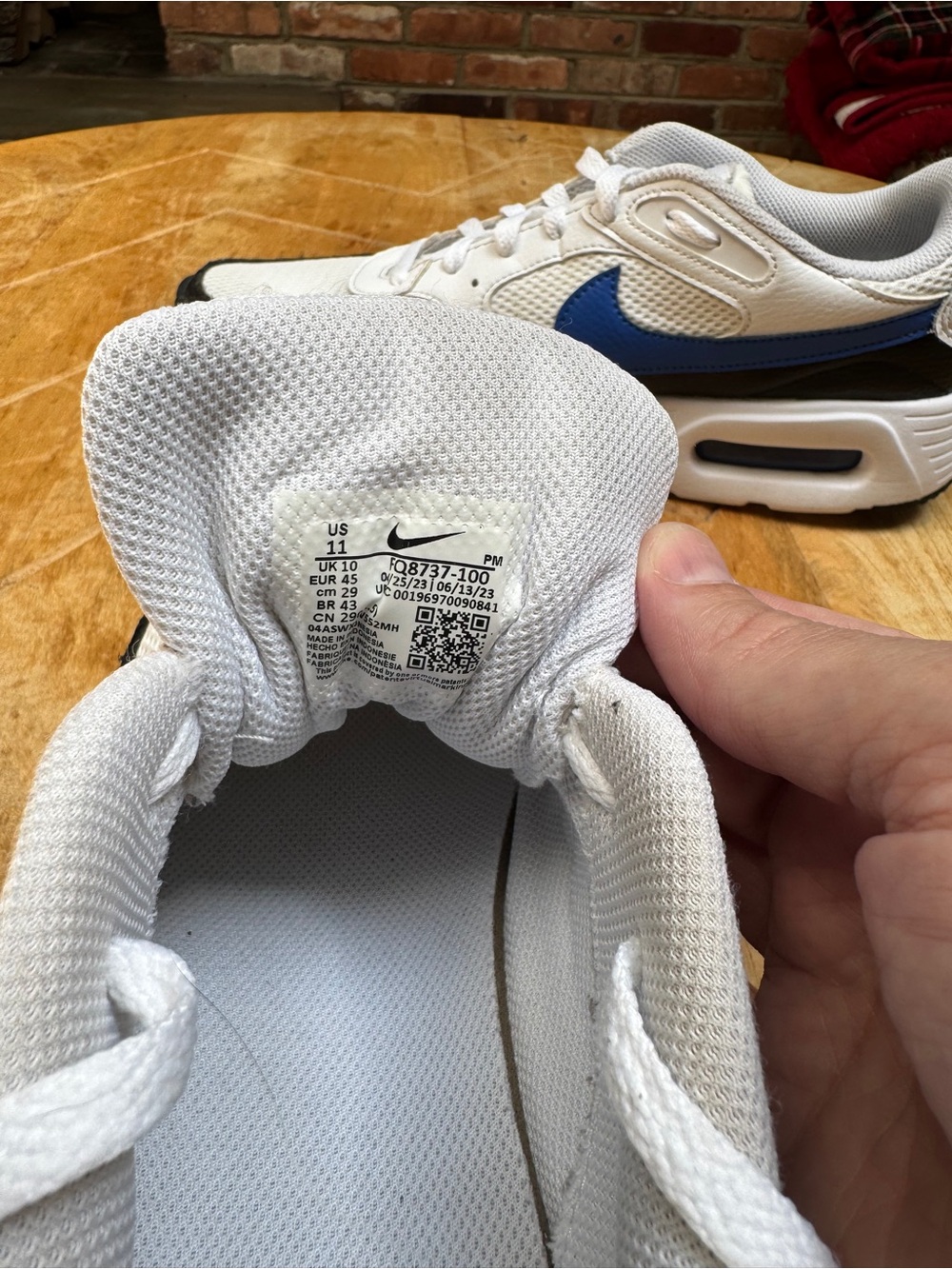 Nike Men’s Air Max SC White and Black Sneakers with Blue Swoosh - Picture 9 of 9